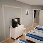 Zentrum 10 Vh 2og R דירה *
